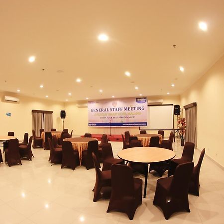 Everyday Smart Hotel - Malang Buitenkant foto