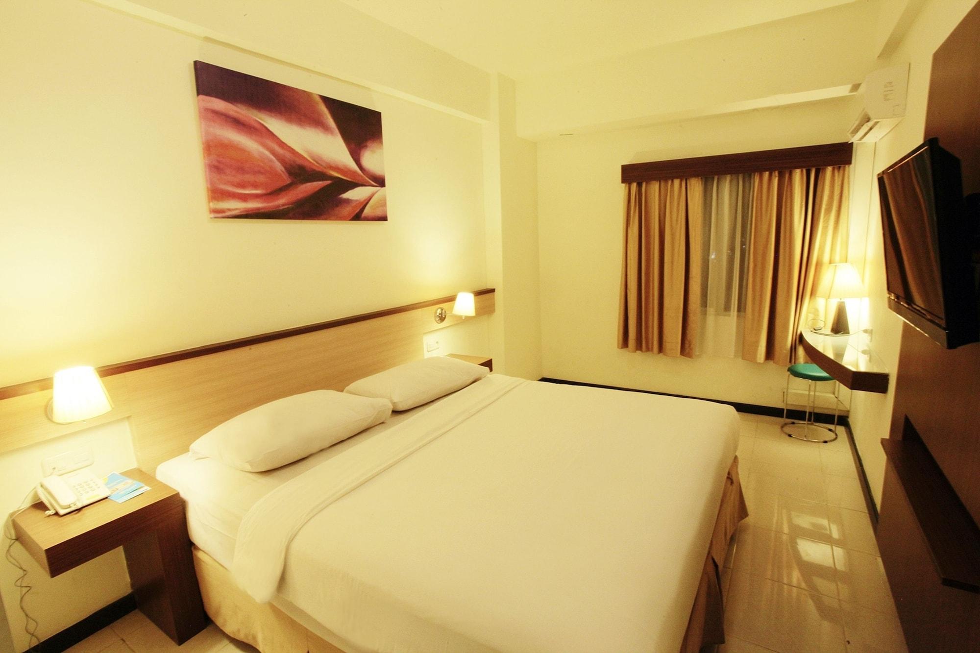 Everyday Smart Hotel - Malang Buitenkant foto