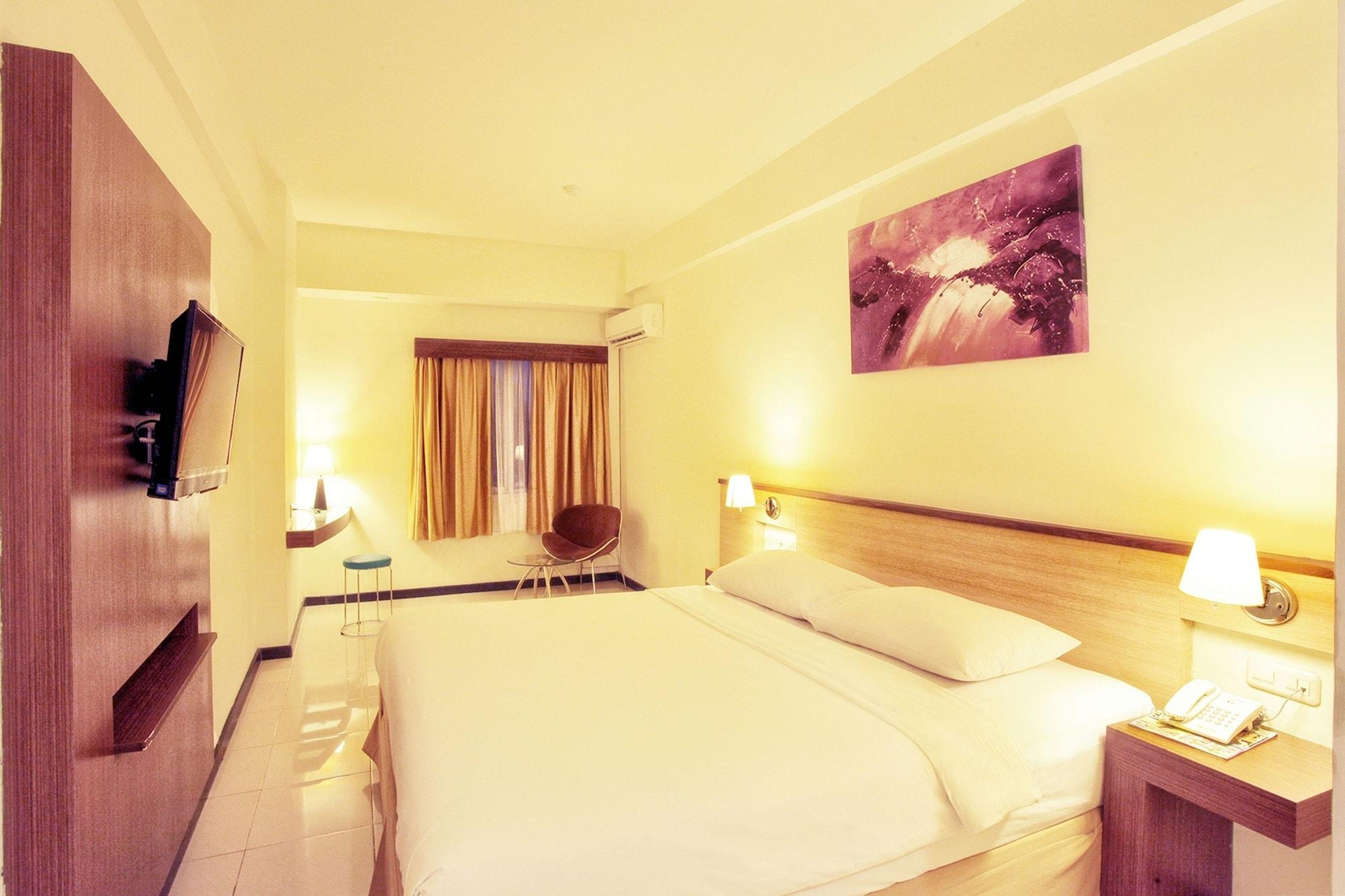 Everyday Smart Hotel - Malang Buitenkant foto