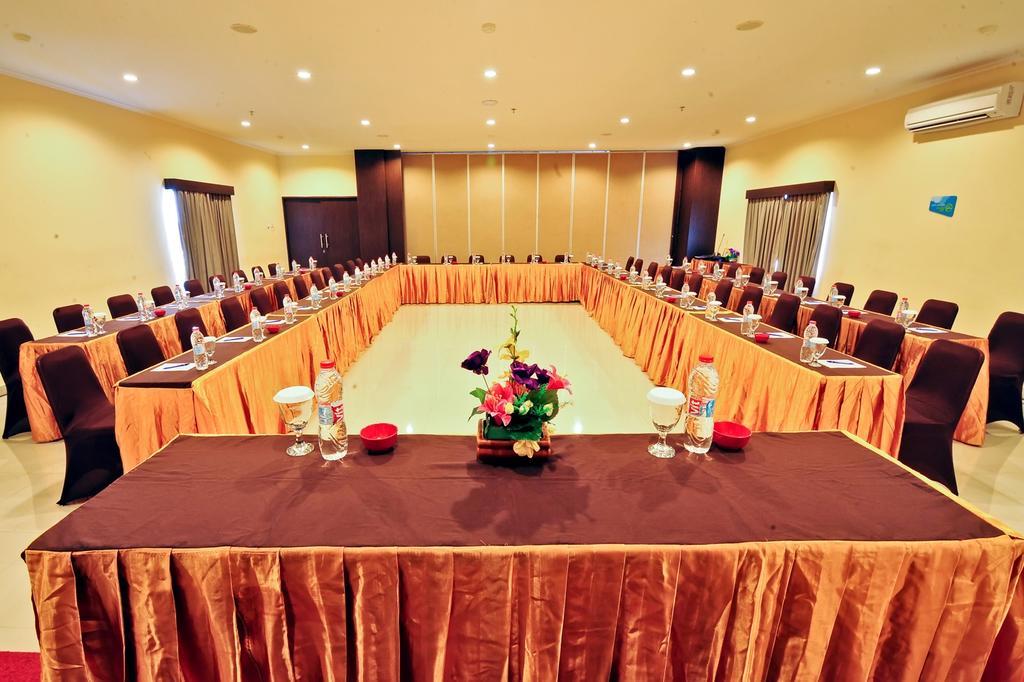 Everyday Smart Hotel - Malang Buitenkant foto