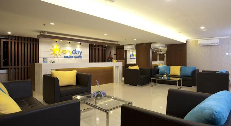 Everyday Smart Hotel - Malang Buitenkant foto