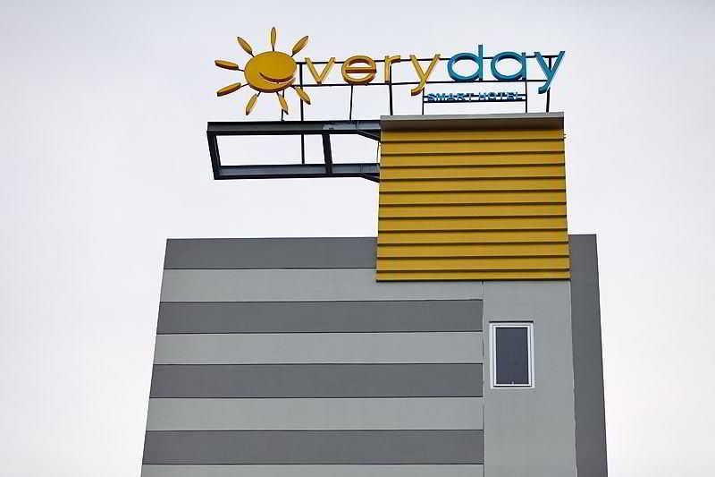 Everyday Smart Hotel - Malang Buitenkant foto