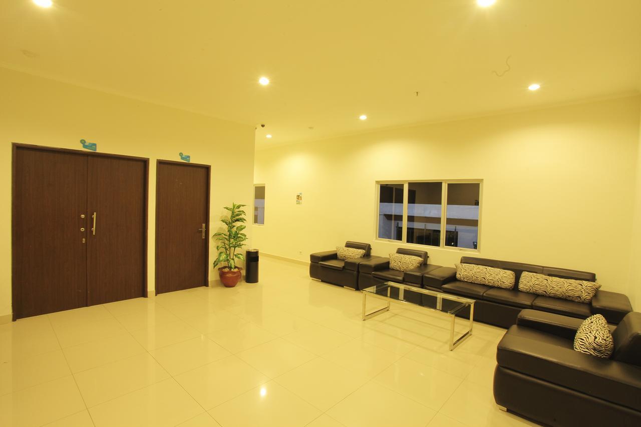 Everyday Smart Hotel - Malang Buitenkant foto