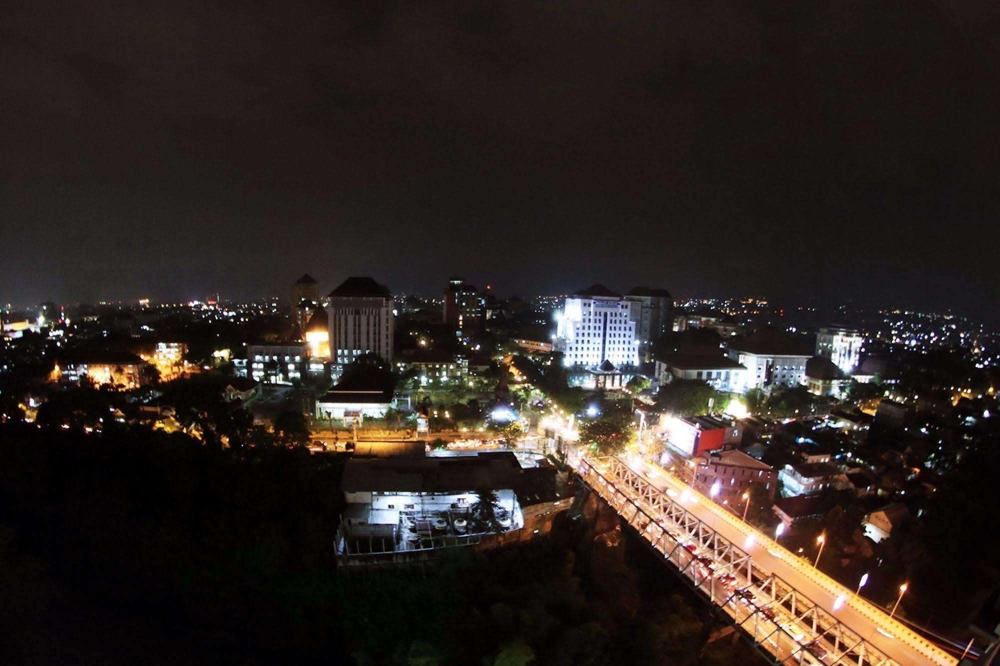 Everyday Smart Hotel - Malang Buitenkant foto