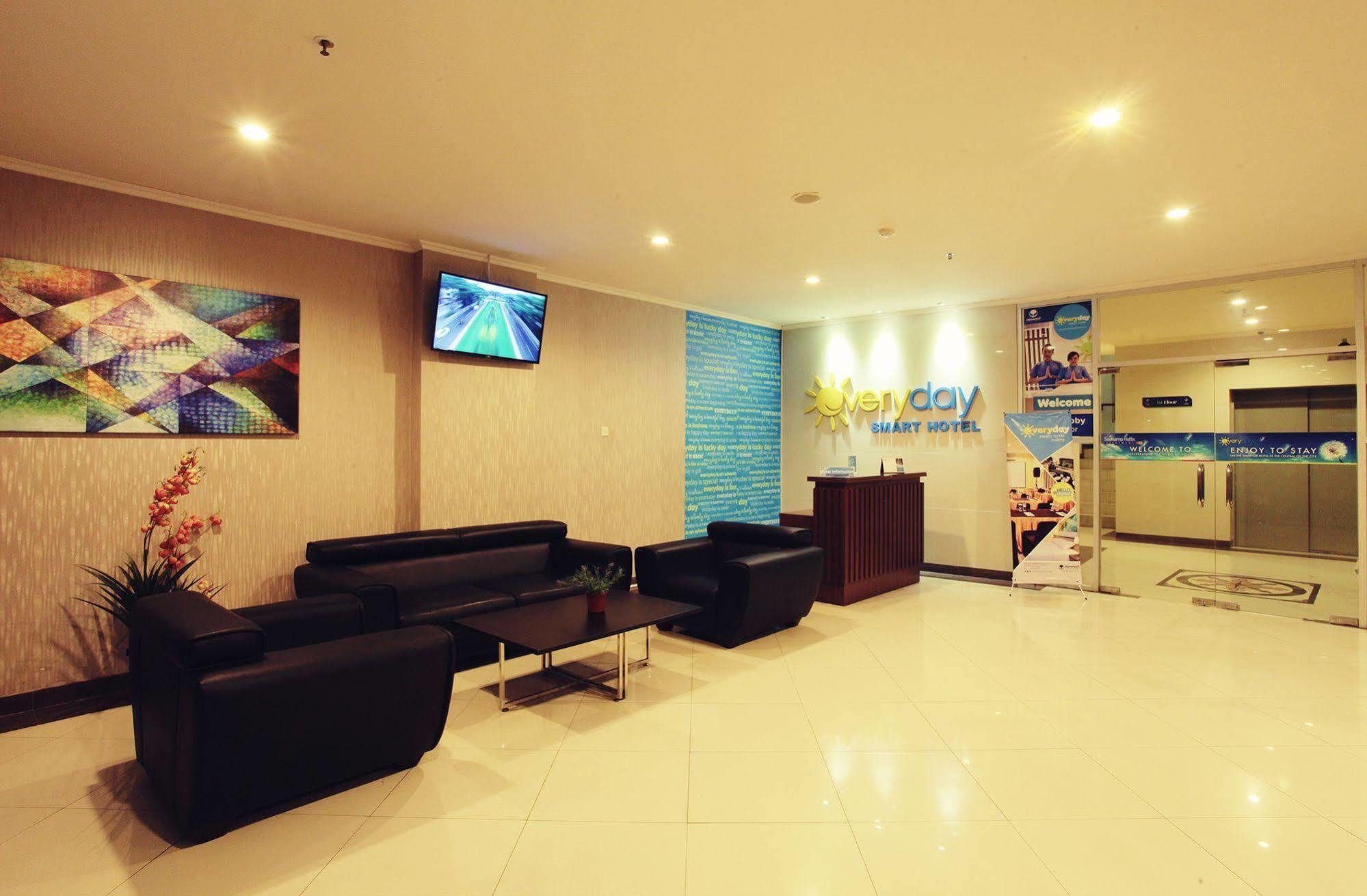 Everyday Smart Hotel - Malang Buitenkant foto