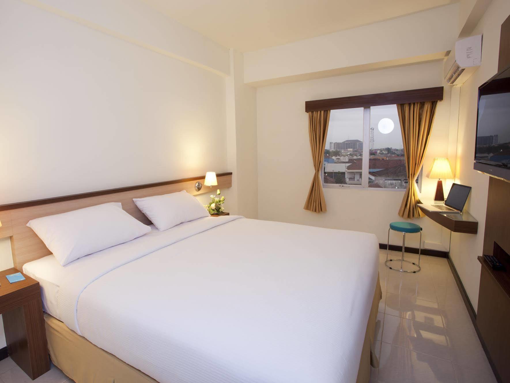 Everyday Smart Hotel - Malang Buitenkant foto