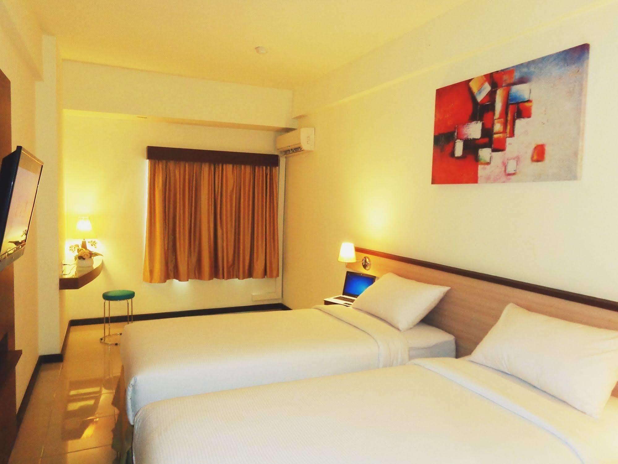 Everyday Smart Hotel - Malang Buitenkant foto