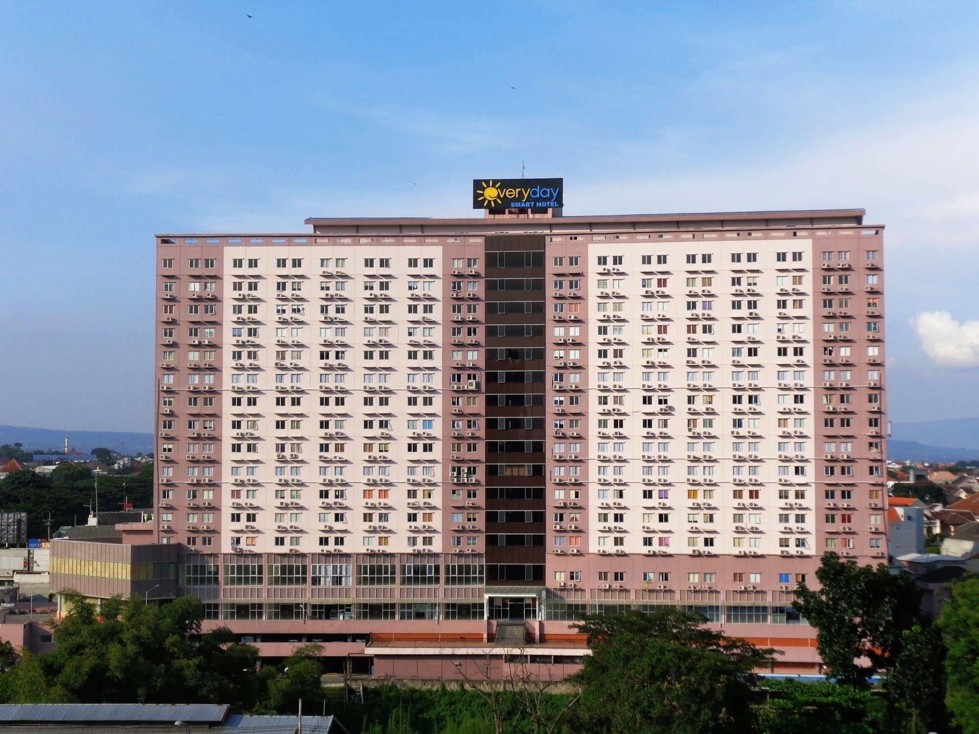 Everyday Smart Hotel - Malang Buitenkant foto