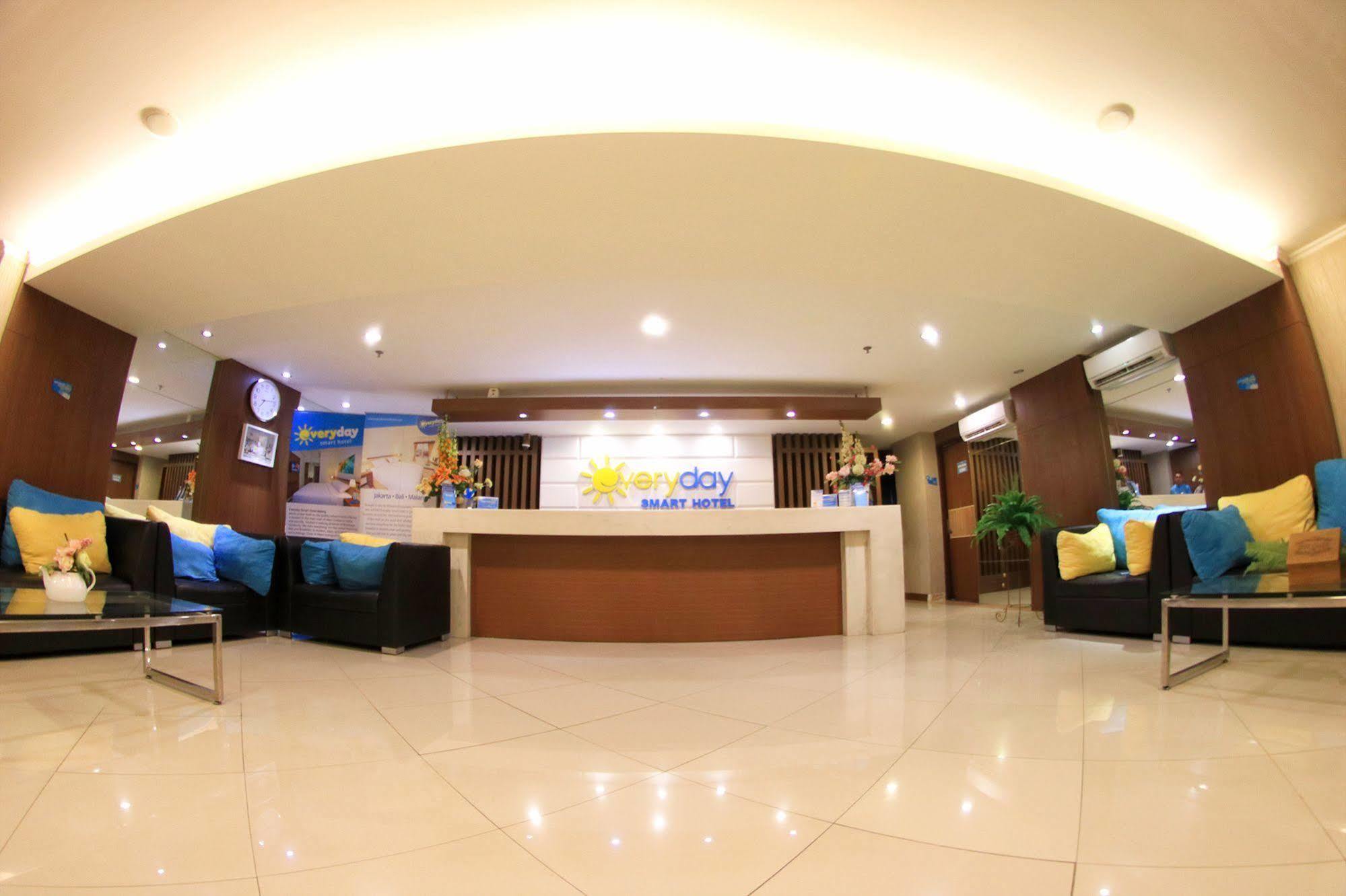 Everyday Smart Hotel - Malang Buitenkant foto