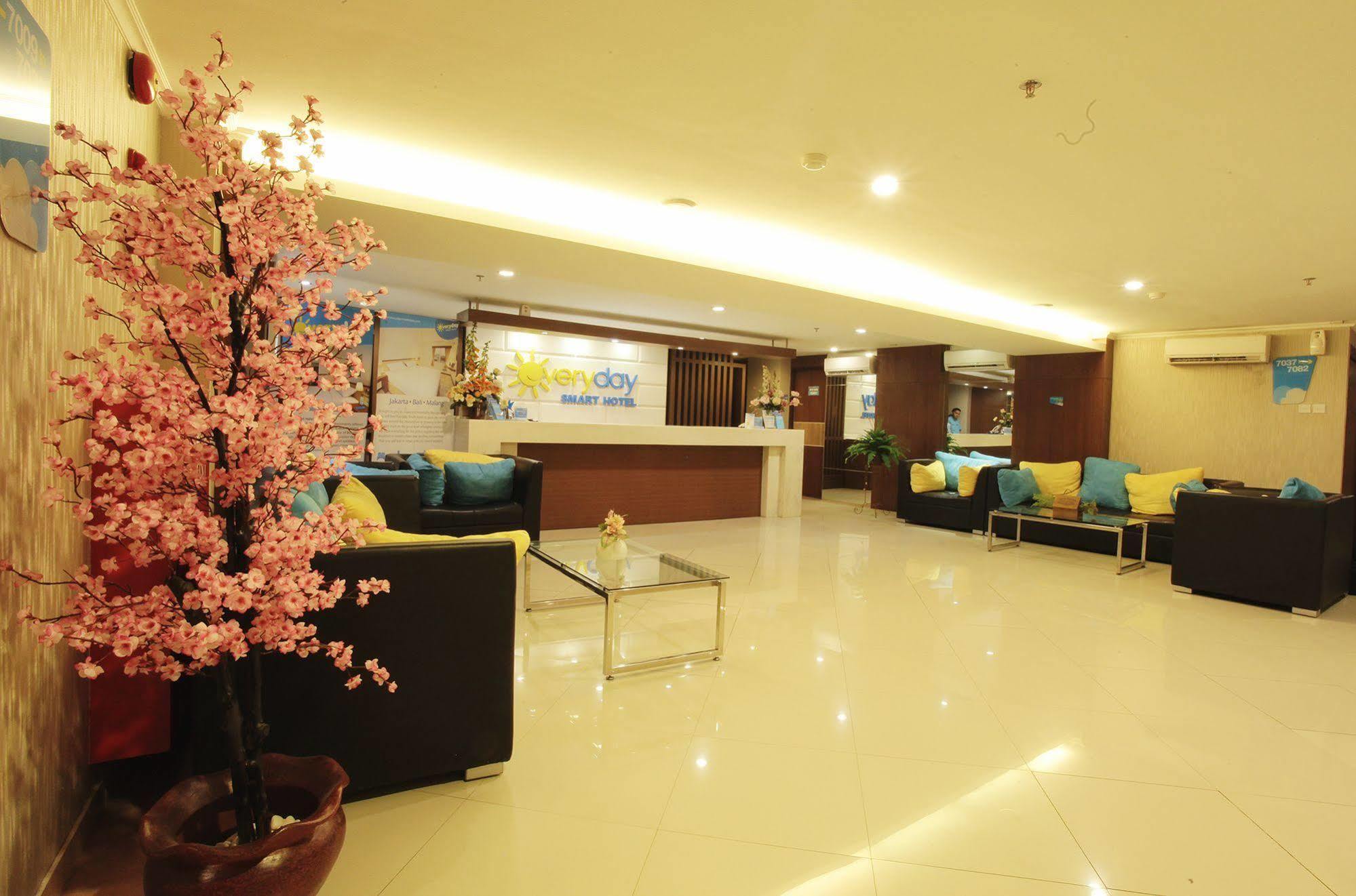 Everyday Smart Hotel - Malang Buitenkant foto