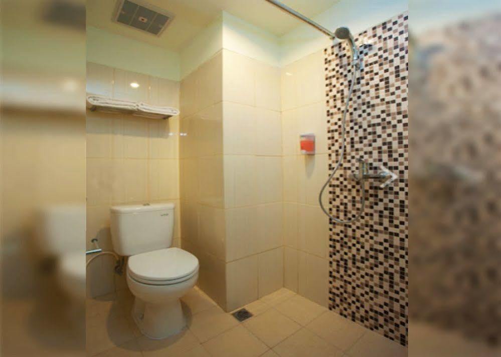 Everyday Smart Hotel - Malang Buitenkant foto